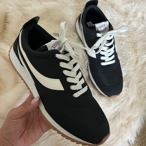 Steve Madden Sneakers